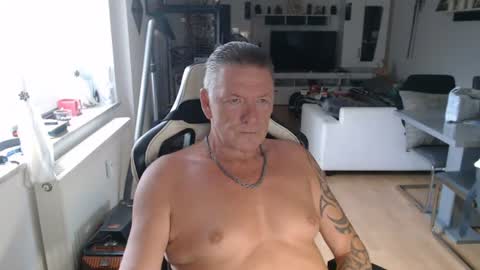 deinprinz2312 online show from July 4, 4:15 am