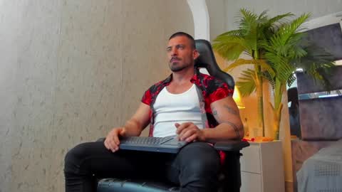 dennis_cox_ online show from January 1, 11:49 am