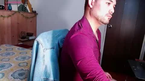 Dereck Mills3 online show from January 13, 2:38 am