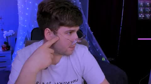 derek_hawk_ online show from March 21, 11:25 am