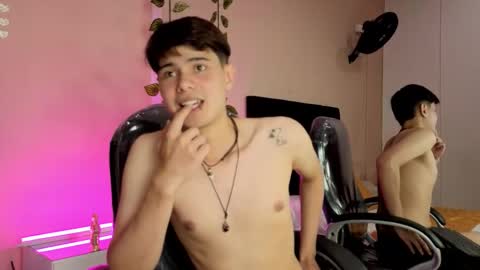 derek_sinn online show from February 3, 8:47 pm