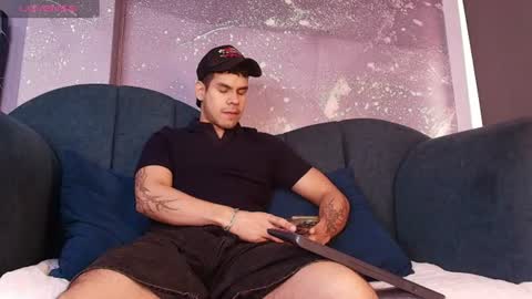 derek_voss online show from June 26, 1:13 pm