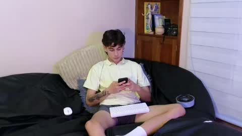 Derek online show from June 5, 1:21 am