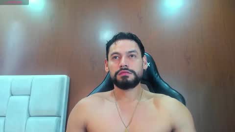 DerryBigger CM online show from October 28, 8:33 pm