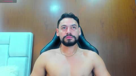 DerryBigger CM online show from December 3, 5:41 pm