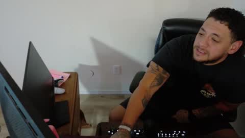 desertadventurer25 online show from February 5, 12:39 am