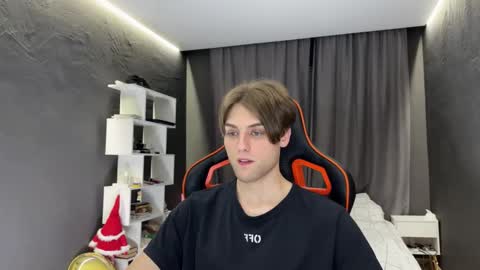 devilnut1 online show from November 23, 6:41 pm