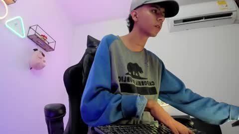 dikey_18 online show from December 13, 9:41 pm