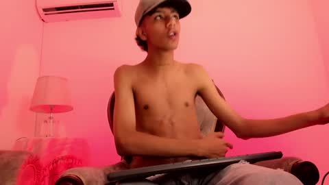 dikey_18 online show from December 7, 9:00 pm