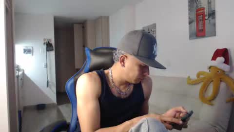 dilanxxx8888 online show from December 17, 3:58 am