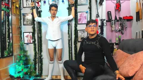 Snapshot of dom2travelers_sm chatting on December 30, 1:58 pm Diego Castell online show from December 30, 1:58 pm