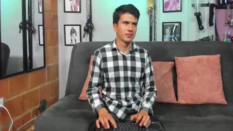 Snapshot of dom2travelers_sm chatting on February 16, 11:49 am Diego Castell online show from February 16, 11:49 am