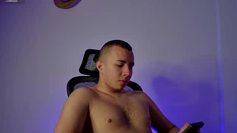 Donat Independent Model online show from December 18, 3:22 pm