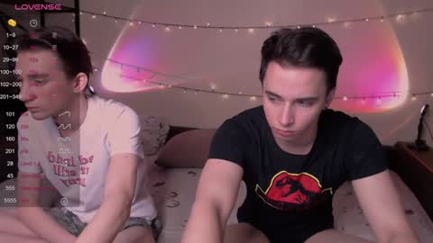 Snapshot of dontknowloool chatting on January 8, 8:06 am EliotKenny online show from January 8, 8:06 am