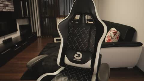 Dorian Reyes online show from April 5, 1:35 am