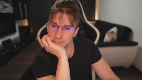 Dorian Reyes online show from January 6, 12:03 am