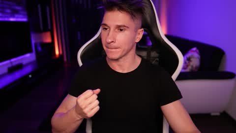 Dorian Reyes online show from October 19, 12:48 am