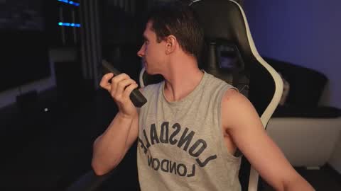 Dorian Reyes online show from March 8, 1:03 am