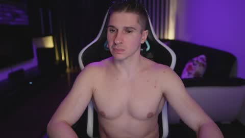 Dorian Reyes online show from April 18, 11:37 pm