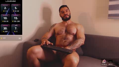 Snapshot of drake_cole11 chatting on October 18, 1:43 am drake_cole11 online show from October 18, 1:43 am