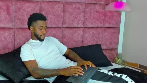 Snapshot of drake_nassir4 chatting on December 5, 2:53 am ---Drake--- online show from December 5, 2:53 am