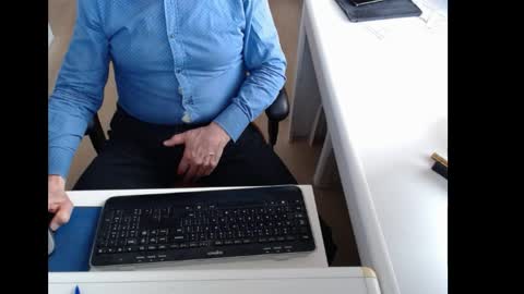 dutchpornking2 online show from April 17, 6:49 am