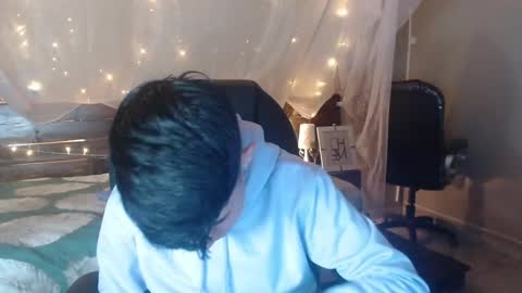 dyla_n18_ online show from January 27, 11:33 pm