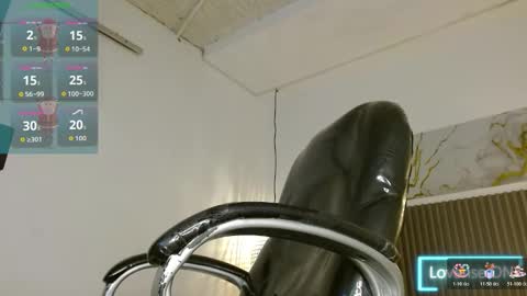 dyla_n18_ online show from December 16, 8:49 pm