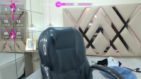 dyla_n18_ online show from February 2, 9:45 pm