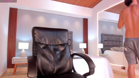 Dylann  Everyday From 1430 to 2130 Col Time online show from December 8, 1:03 pm