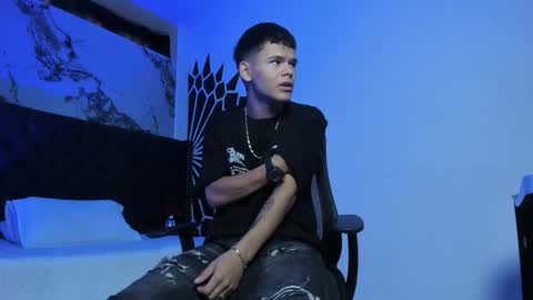 dylanroyce_ online show from March 11, 12:56 pm