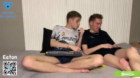 eaton_ online show from December 1, 9:18 pm