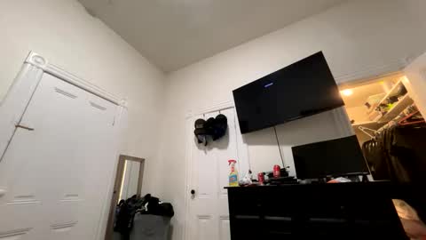 edvmendez1766 online show from April 17, 1:47 pm