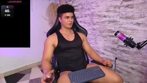 Snapshot of edward__clarck chatting on October 29, 5:21 am EDWARD CLARCK online show from October 29, 5:21 am