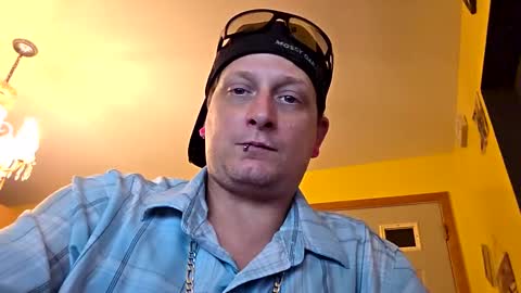 Snapshot of edwardaims_2please chatting on October 19, 5:12 am edwardaims_2please online show from October 19, 5:12 am