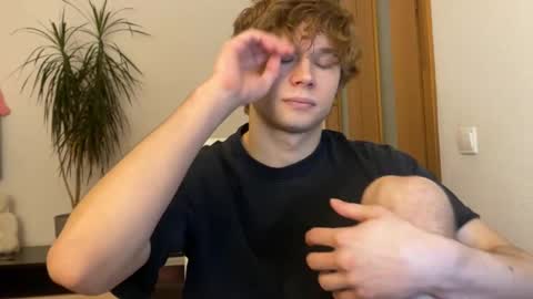 Eitan online show from December 3, 5:12 pm