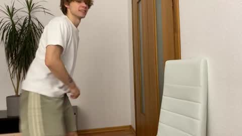 Eitan online show from December 8, 1:25 pm