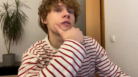 Eitan online show from December 11, 2:39 pm