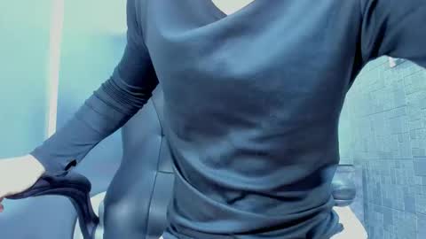 Elan Giralon online show from May 28, 11:25 pm