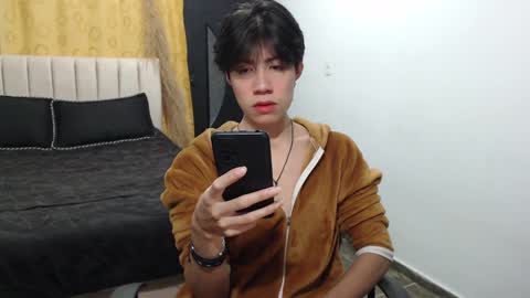 Snapshot of elio_collem chatting on December 6, 8:05 am ELIO online show from December 6, 8:05 am