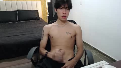 Snapshot of elio_collem chatting on February 18, 9:21 am ELIO online show from February 18, 9:21 am