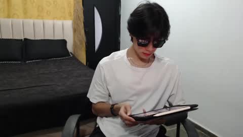 Snapshot of elio_collem chatting on January 20, 9:32 pm ELIO online show from January 20, 9:32 pm