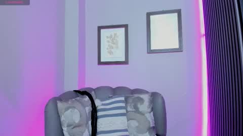 Elisa Sue online show from February 25, 4:24 am