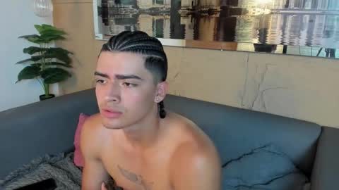 Elloit Colton online show from November 18, 8:34 pm