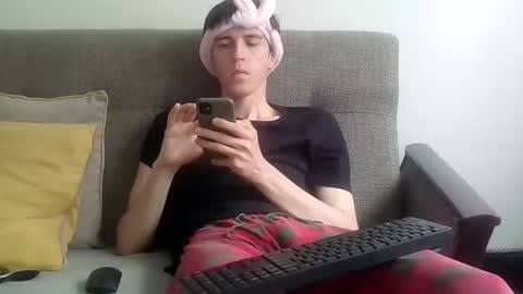 Elliot Damri online show from May 27, 1:52 pm