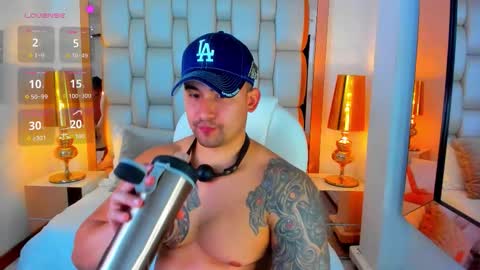 E L L I O T    V E L E Z online show from February 3, 8:36 pm