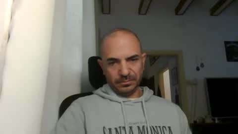 Ariel online show from December 3, 5:30 am