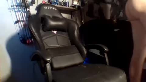 emptymyballs999 online show from October 25, 4:52 pm