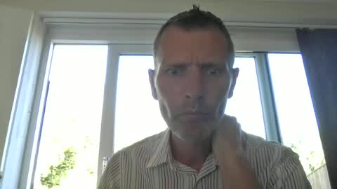 EnglishGuy183 online show from August 5, 4:45 pm