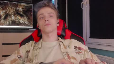 Enker online show from April 3, 8:27 pm